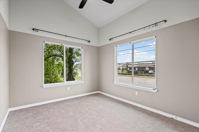 Building Photo - 2947 Moss St