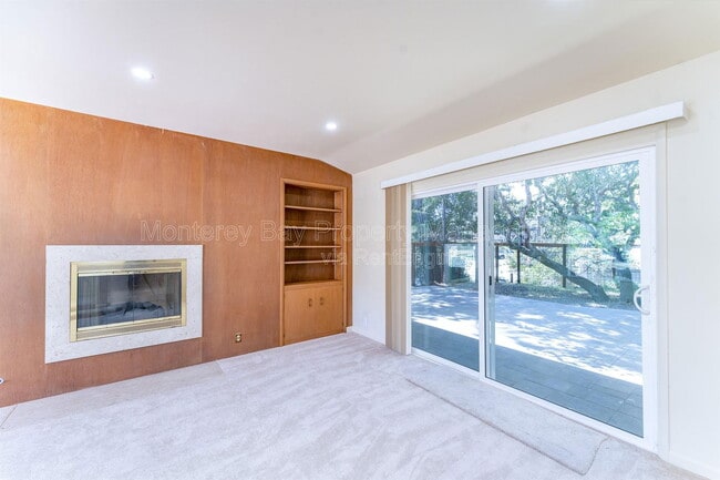 Building Photo - 1 El Caminito