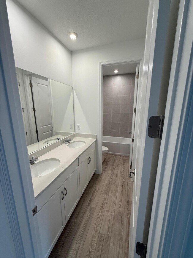 Building Photo - 9555 SW Indra Wy