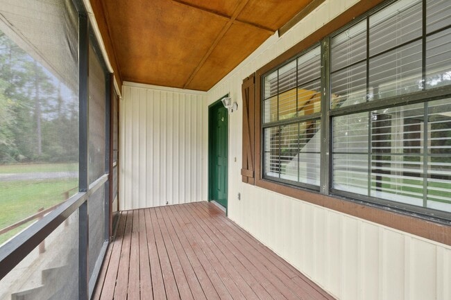 Building Photo - 103 Douglas Rd