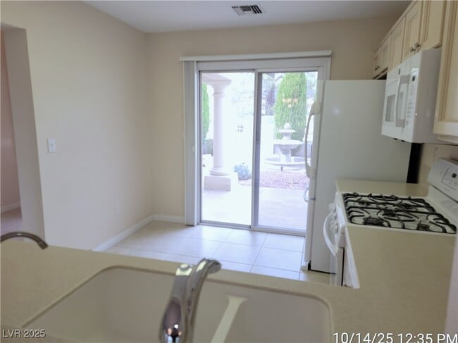 Building Photo - 2636 Highvale Dr