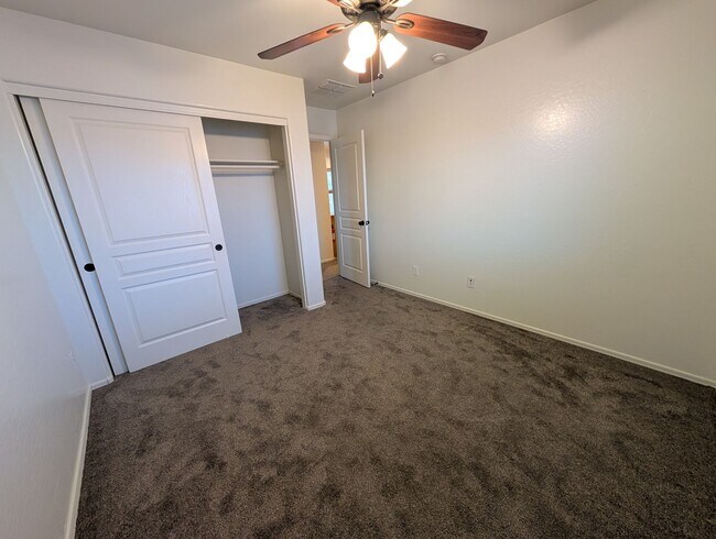 Building Photo - Community pool *Covered back patio with ex...