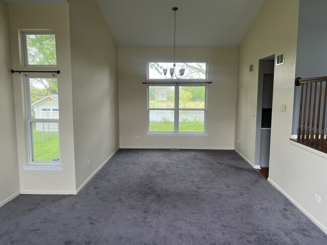 Building Photo - 437 S Orchard Dr