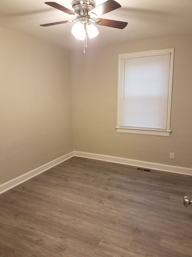 Building Photo - 5 BR Near ODU!