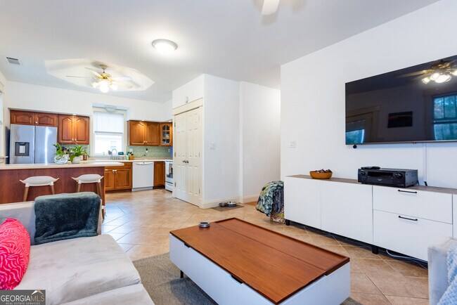 Building Photo - 1698 Temple Ave