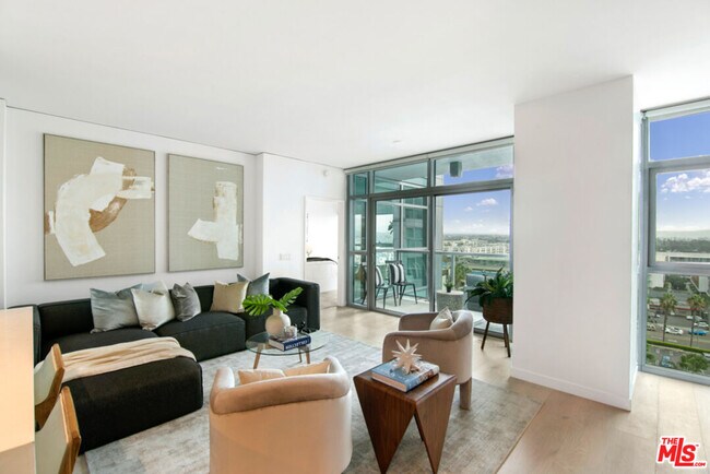 Building Photo - 13650 Marina Pointe Dr