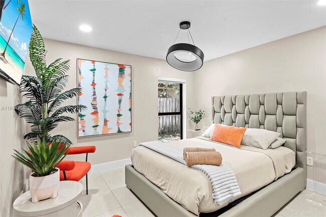 Building Photo - 207 Holiday Dr