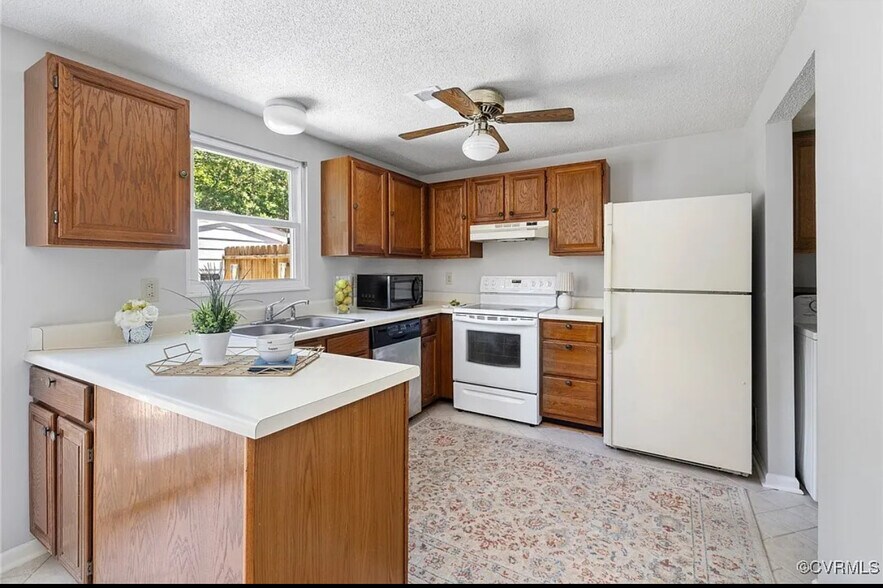 Building Photo - 9492 Tracey Lynne Cir