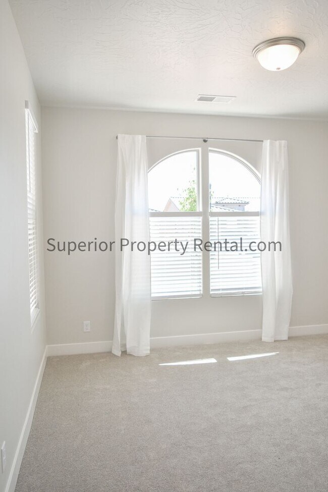 Building Photo - Newer 3 Bed, 2 Bath home in Brio