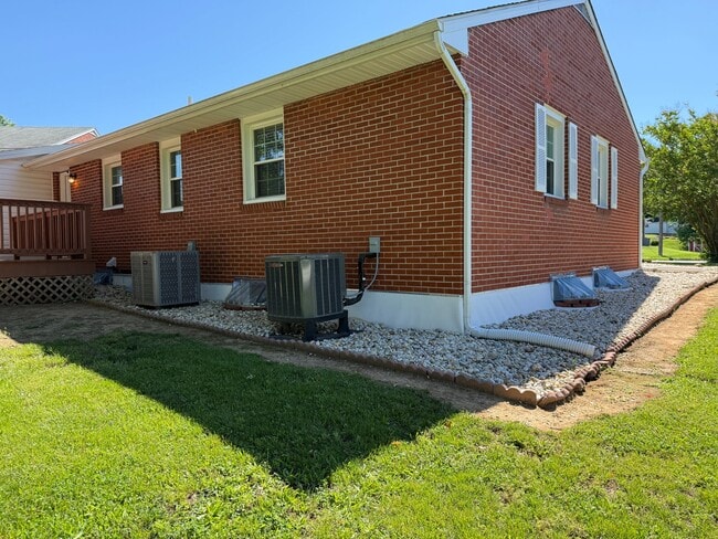 Building Photo - 249 Daycotah Ave