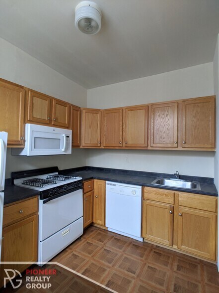 Building Photo - 4433 N Wolcott Ave