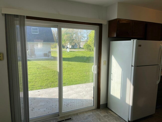 Building Photo - 4165 W Ridge Rd