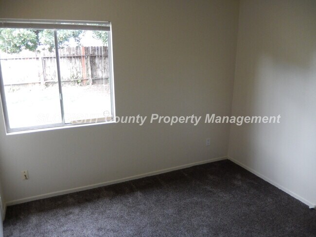 Building Photo - AVAILABLE JULY  - Laguna Lake Home on Large Lot - 3 Bedroom / 2 Bathroom