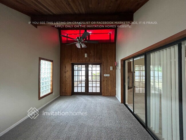 Building Photo - 2501 E Timberlane Dr