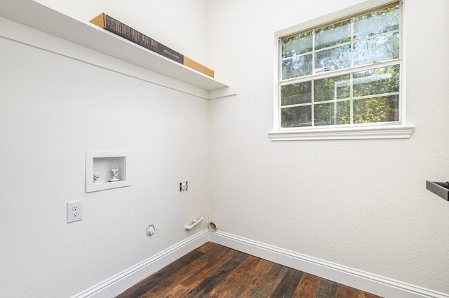 Building Photo - 4610 Clay Dr