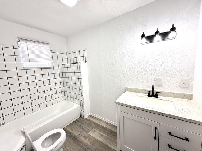 Building Photo - 1125 Easy St