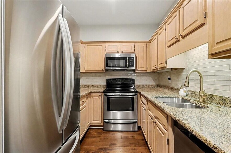 Building Photo - 2865 Lenox Rd NE