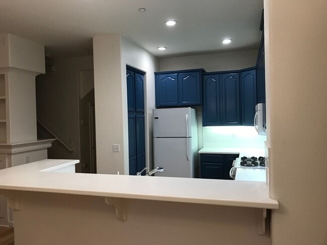 Building Photo - Groups Welcome! Nice Quiet Community One mile to downtown SLO