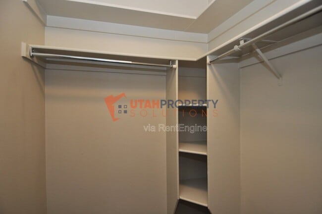 Building Photo - 887 Cedar Pine Ct