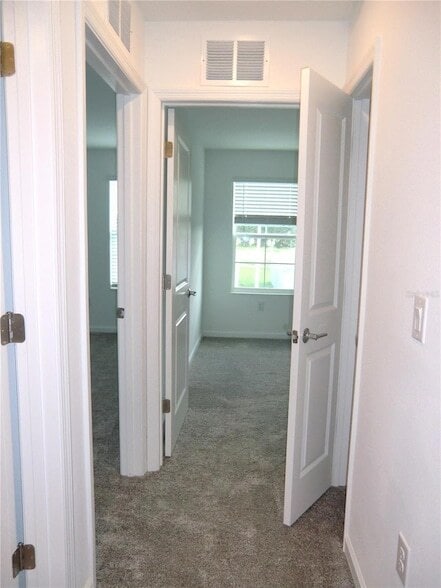 Building Photo - 2731 Runners Cir