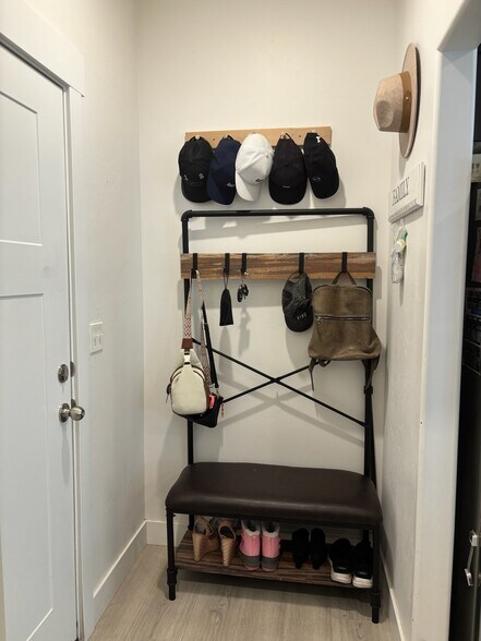 Mudroom - 421 E 280 N