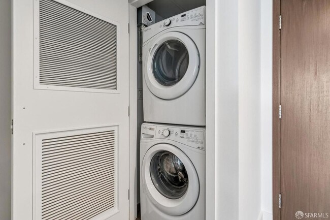 Building Photo - 718 Long Bridge St