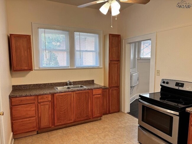 Building Photo - 2007 10th St