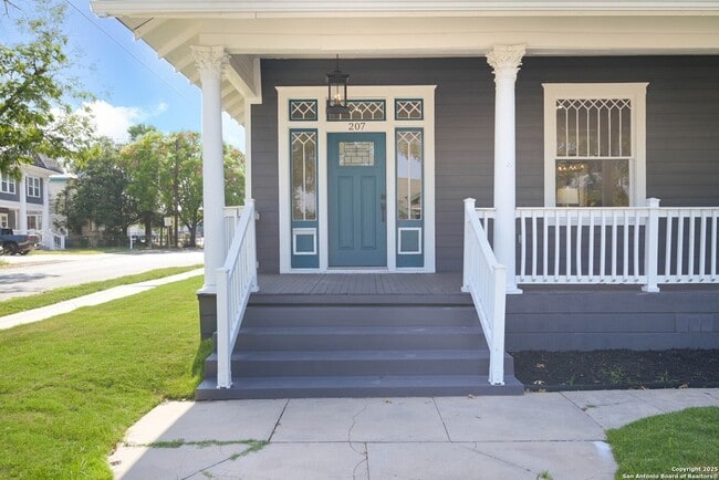 Building Photo - 207 Loretta Pl