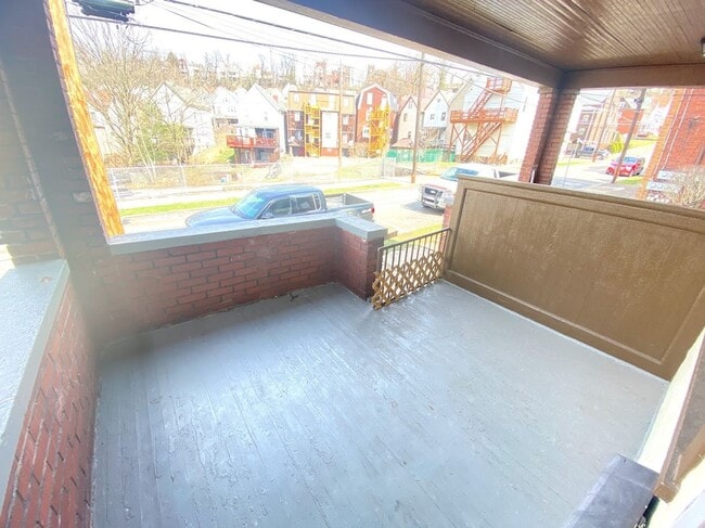 Building Photo - Newly Renovated 3 Bed, 1 Bath Unit in Pitcairn - Available January 10th!