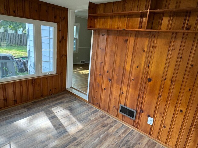 Building Photo - 3 Bedroom 2 Bathroom Single Family Home in Upper Arlington