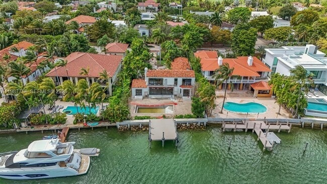 Building Photo - 5661 Pine Tree Dr