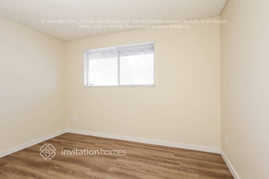 Building Photo - 4614 W Sunnyside Ave