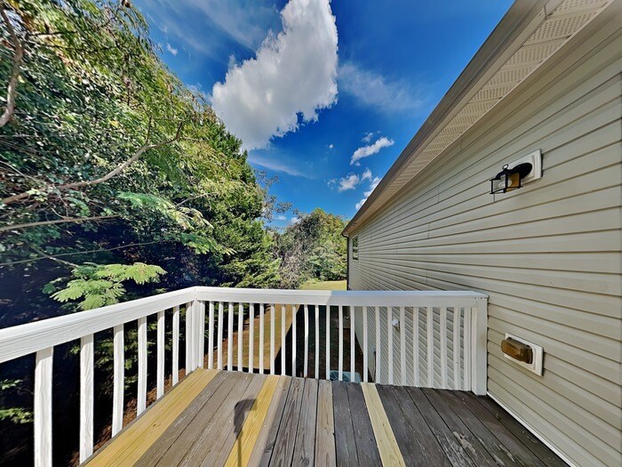 Building Photo - 320 Lake Royale Pl