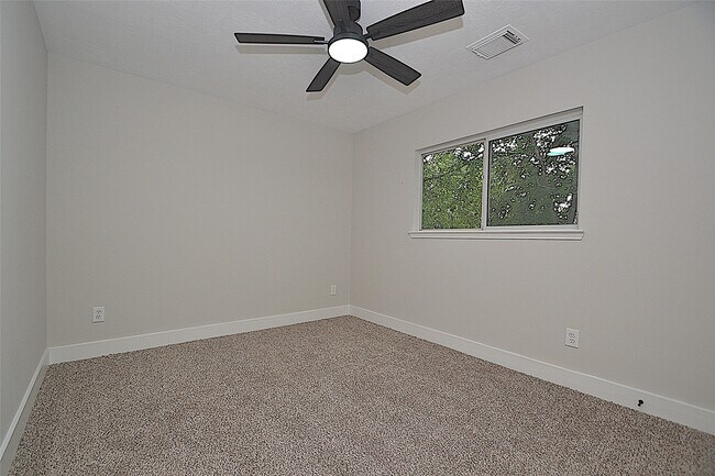 Building Photo - 631 Aweigh Dr