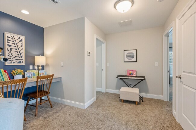 Building Photo - 903 Tadpole Ave