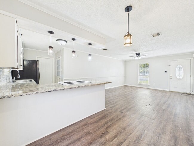 Building Photo - COMING SOON! 3 Beds, 2 Baths House for rent in Milton!