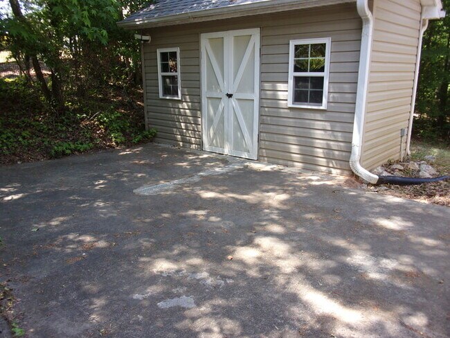 Building Photo - Recently Updated and Refreshed 3 Bedroom 2 Bath Home in Fort Mill