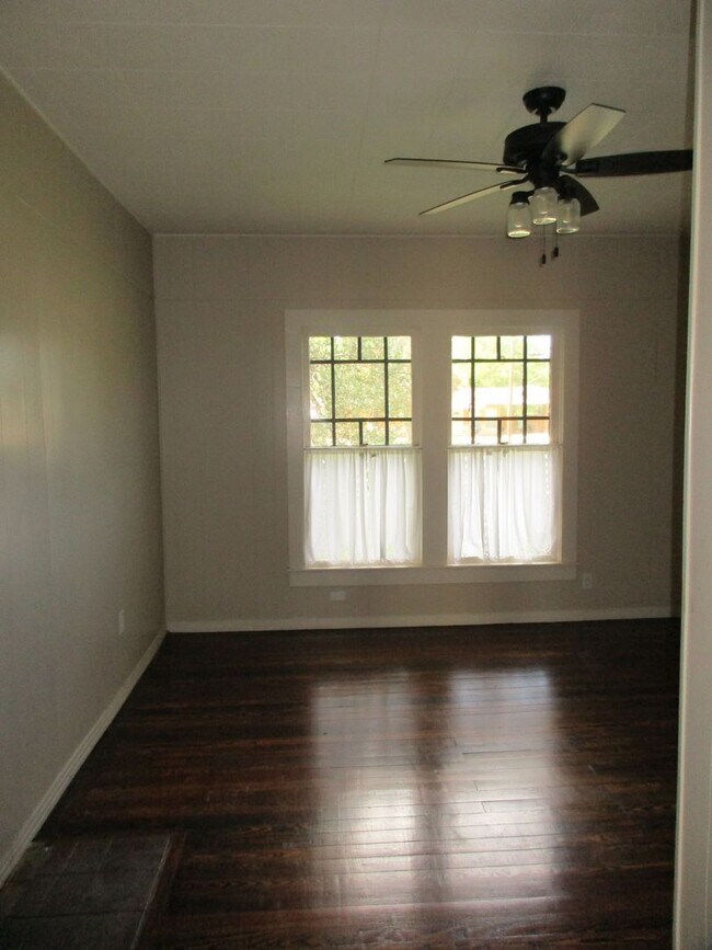 Building Photo - Charming Remodeled Home