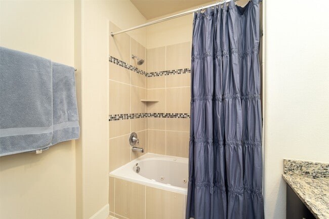 Building Photo - 2110 Shearn St