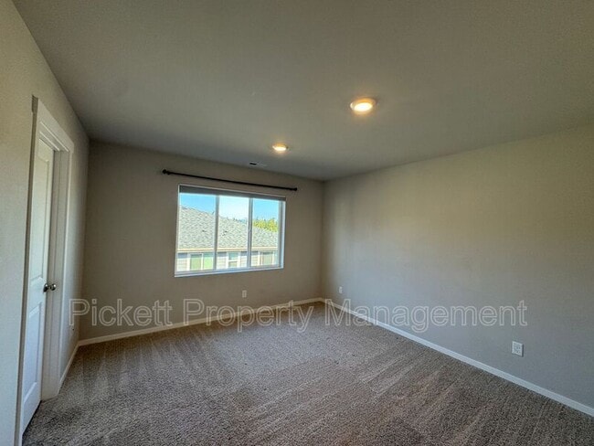 Building Photo - 6500 Hornet Cir NE