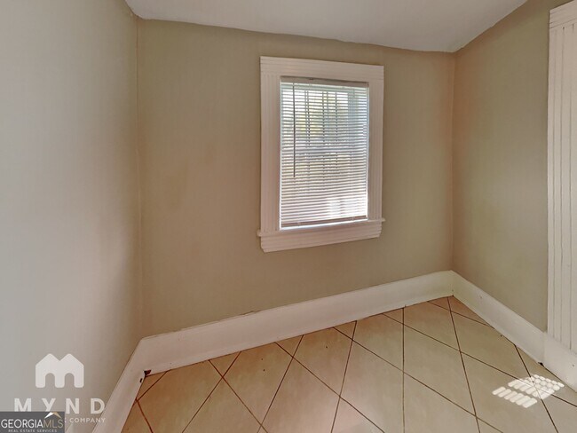 Building Photo - 1337 S Hairston Rd