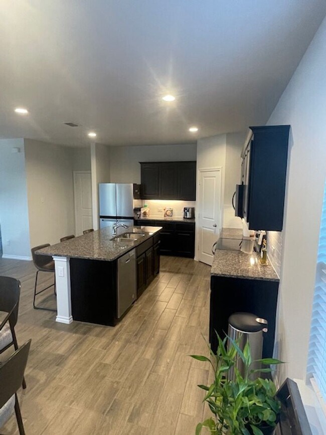 Building Photo - Charming 3-Bed, 2.5-Bath Home for Lease in...