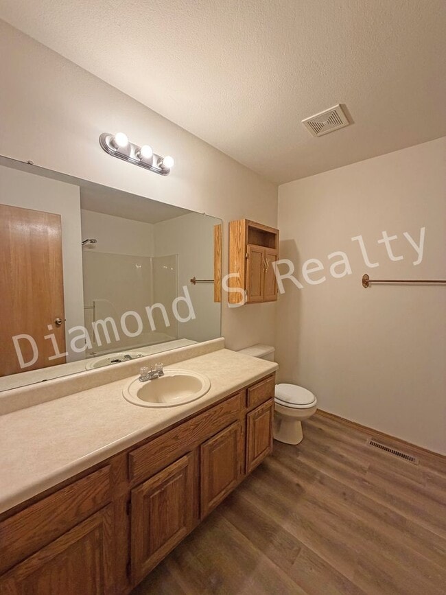 Building Photo - Cute and Clean 3-Bedroom Home Available in Southwest Spfd