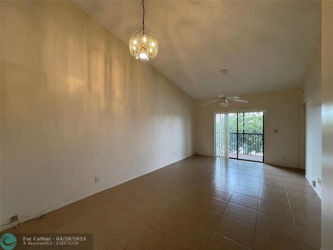 Building Photo - 9898 Nob Hill Ct