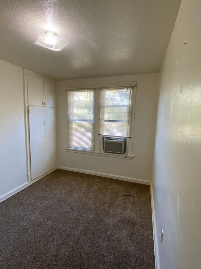 Building Photo - e2607