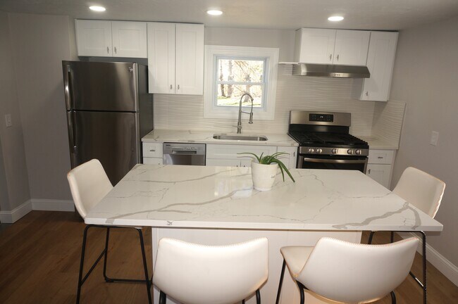 Building Photo - 301 Concord Rd