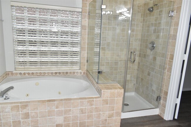 Building Photo - 11111 Sprucedale Ct