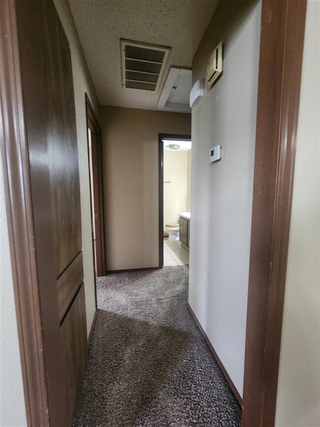 Building Photo - 7938 NW Crossland Cir