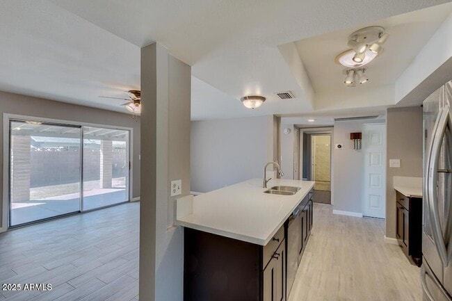 Building Photo - 831 E Stephens Dr
