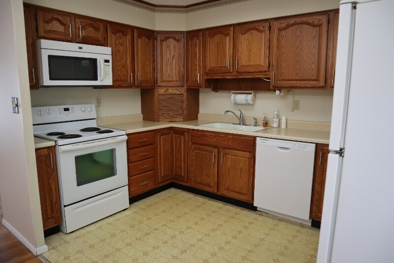 Building Photo - 275 Viking Dr